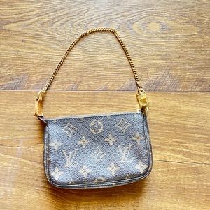 Louis Vuitton Mini Pochette Accessoires - Chain Wallet